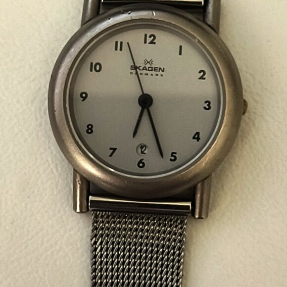 Ladies Skagen 4SSSN Silver Mesh Watch Denmark - Picture 6 of 8